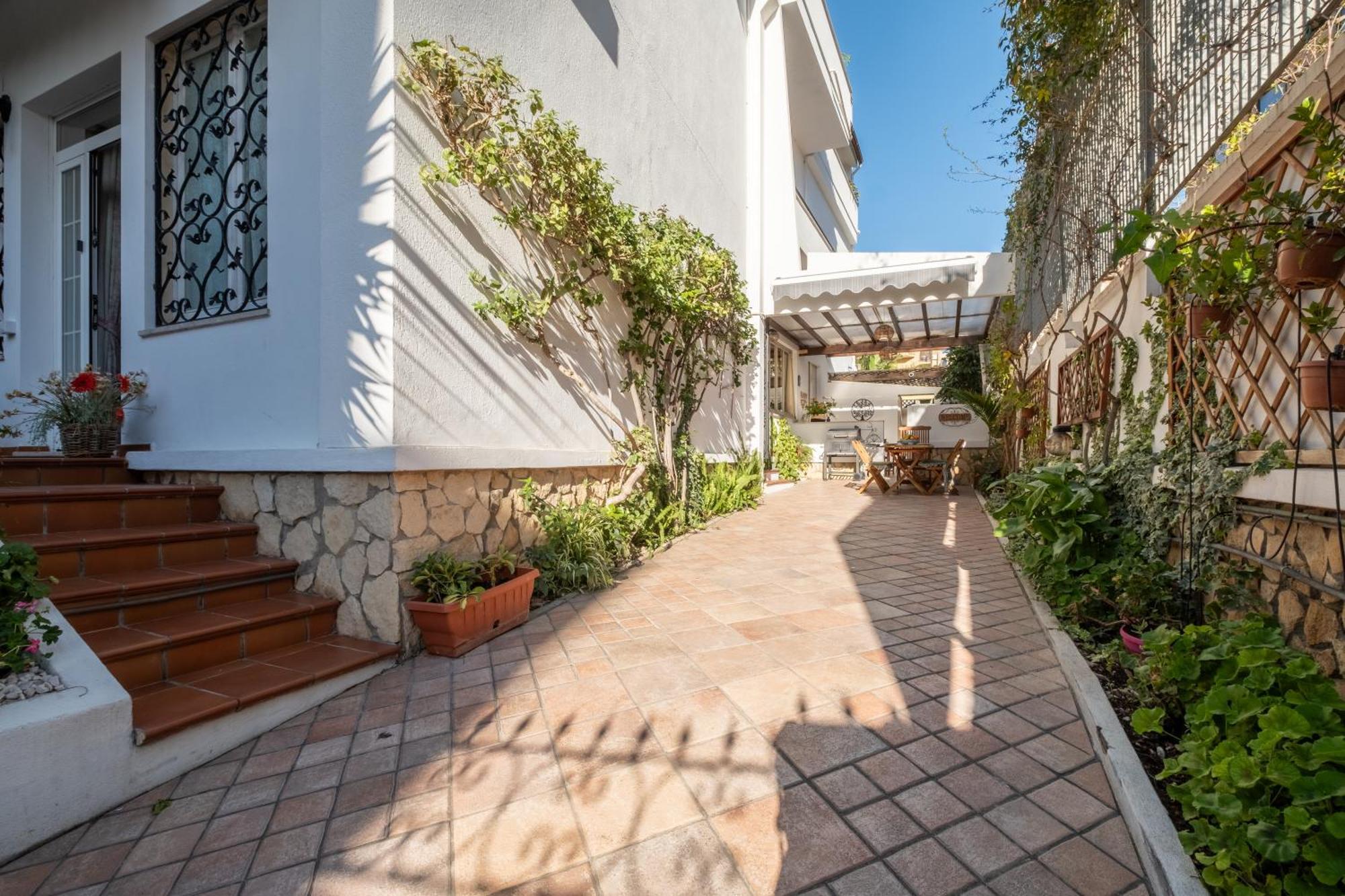 Elegante Villa Lu' Centro Citta A 10 Minuti Dal Mare Cagliari Exterior photo